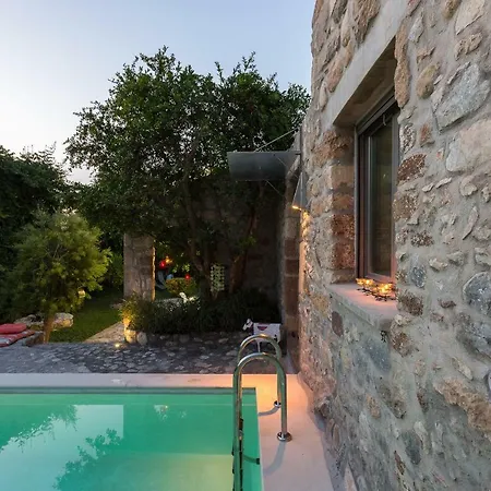 Villa Muazzo Creta Stone House, Nature Escape With Pool, By Thinkvilla Pigi (Crete)